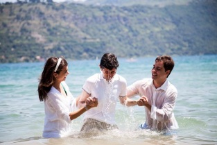 Adult baptism - Credit: René Breuel